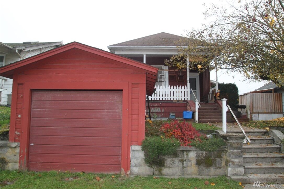Property Photo: 1208 Broadway Avenue WA 98312