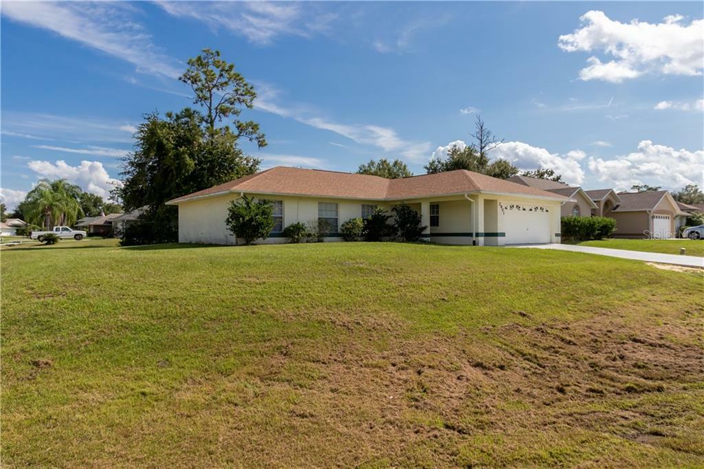 Property Photo:  2901 Evans Way  FL 34758 