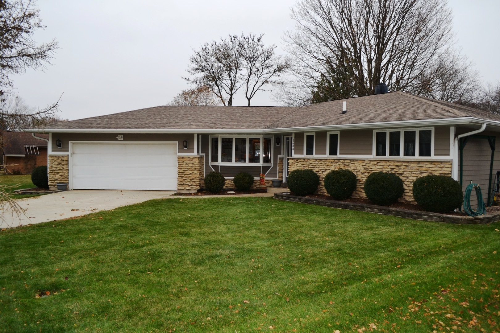 Property Photo:  1608 Mayflower Drive  IL 60115 