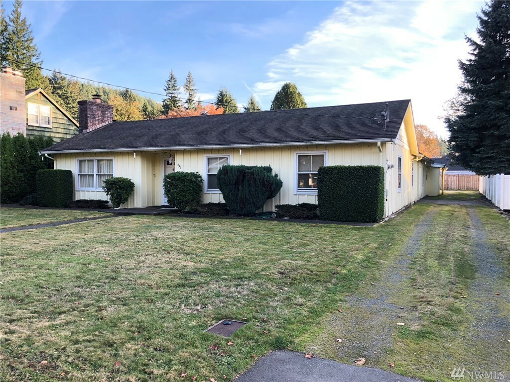 Property Photo:  435 NE Birch St  WA 98027 