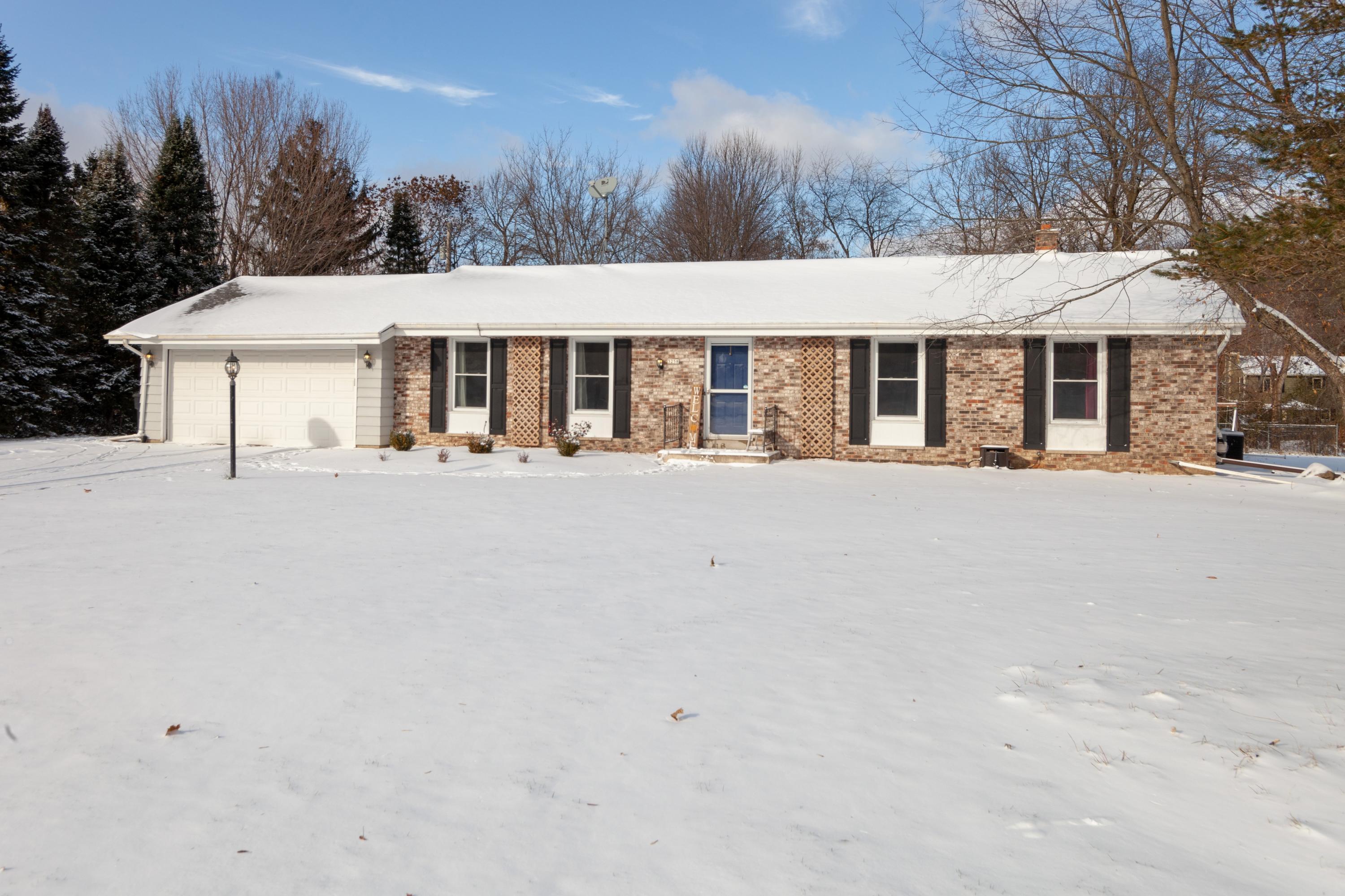 Property Photo:  3258 Upper Woodland Dr  WI 53017 