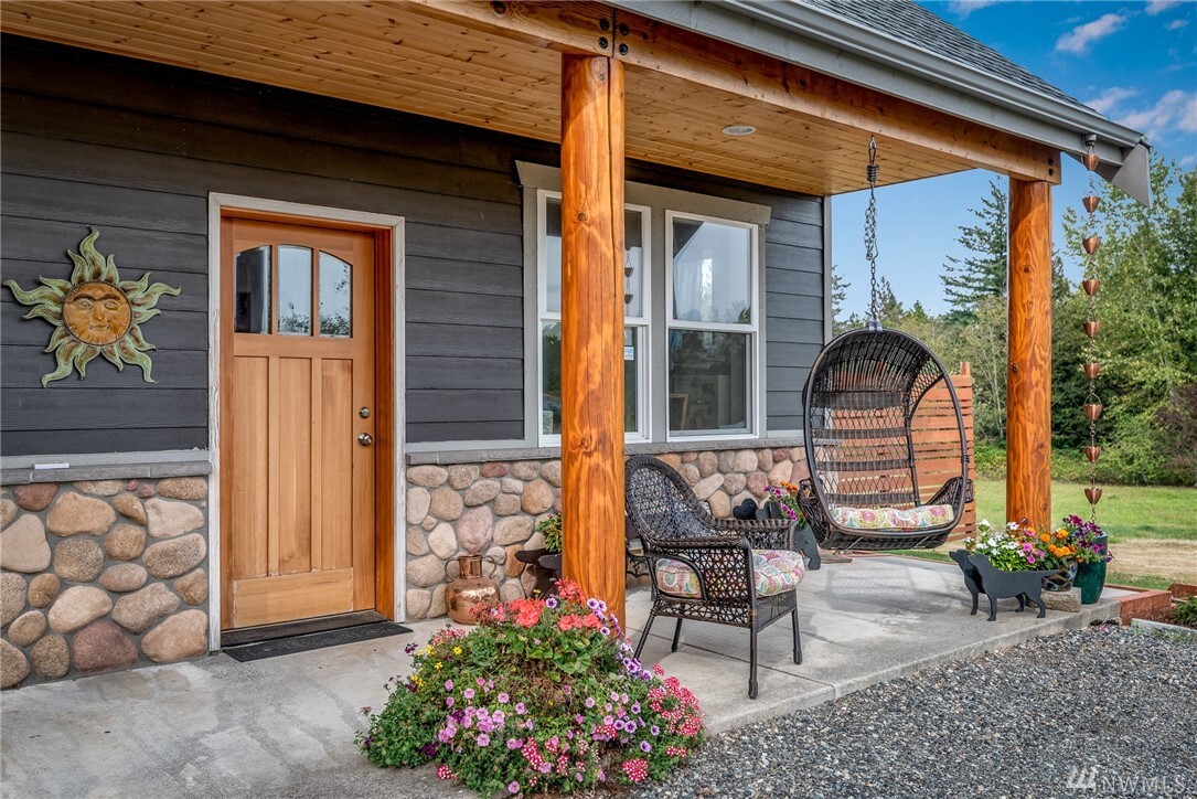 Property Photo: 672 E Smith Road WA 98226