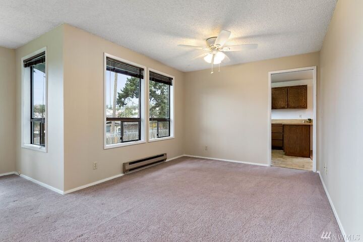 Property Photo: 2133 Colonial Way WA 98277