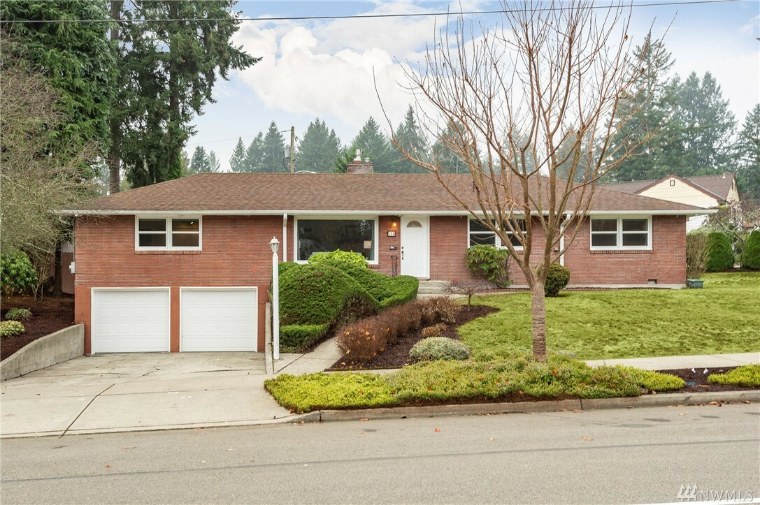 Property Photo:  716 Regents Blvd  WA 98466 