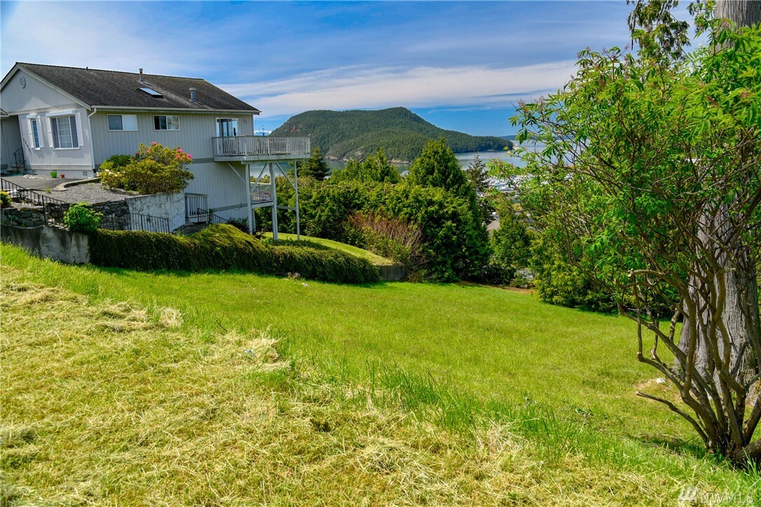 Property Photo:  2102 Highland Dr  WA 98221 