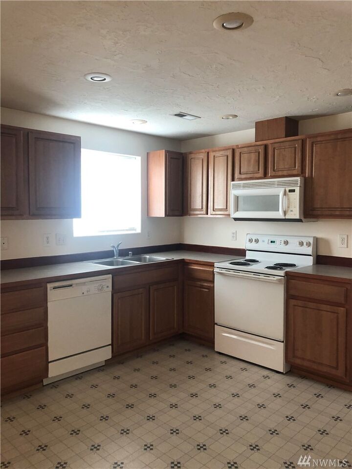 Property Photo: 116 3rd Avenue NW WA 98532