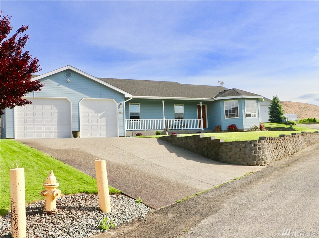 Property Photo:  112 Pryor Dr  WA 98846 