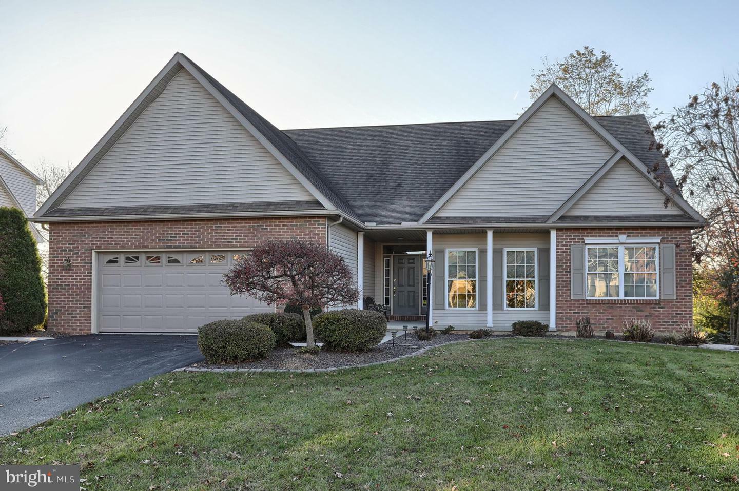 Property Photo: 29 Oak Knoll Circle PA 17042