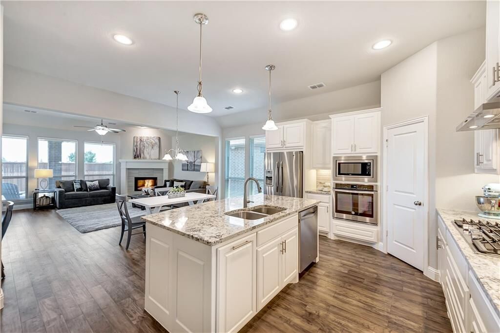 Property Photo:  845 Underwood Lane  TX 75009 