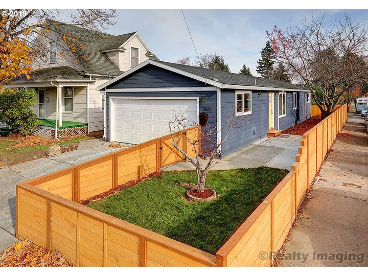 8809 SE Reedway St  Portland OR 97266 photo