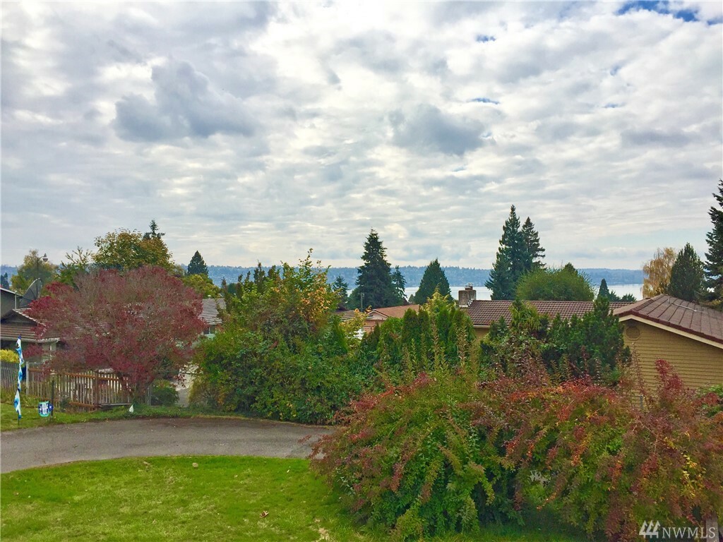 Property Photo:  1405 N 36th St  WA 98056 