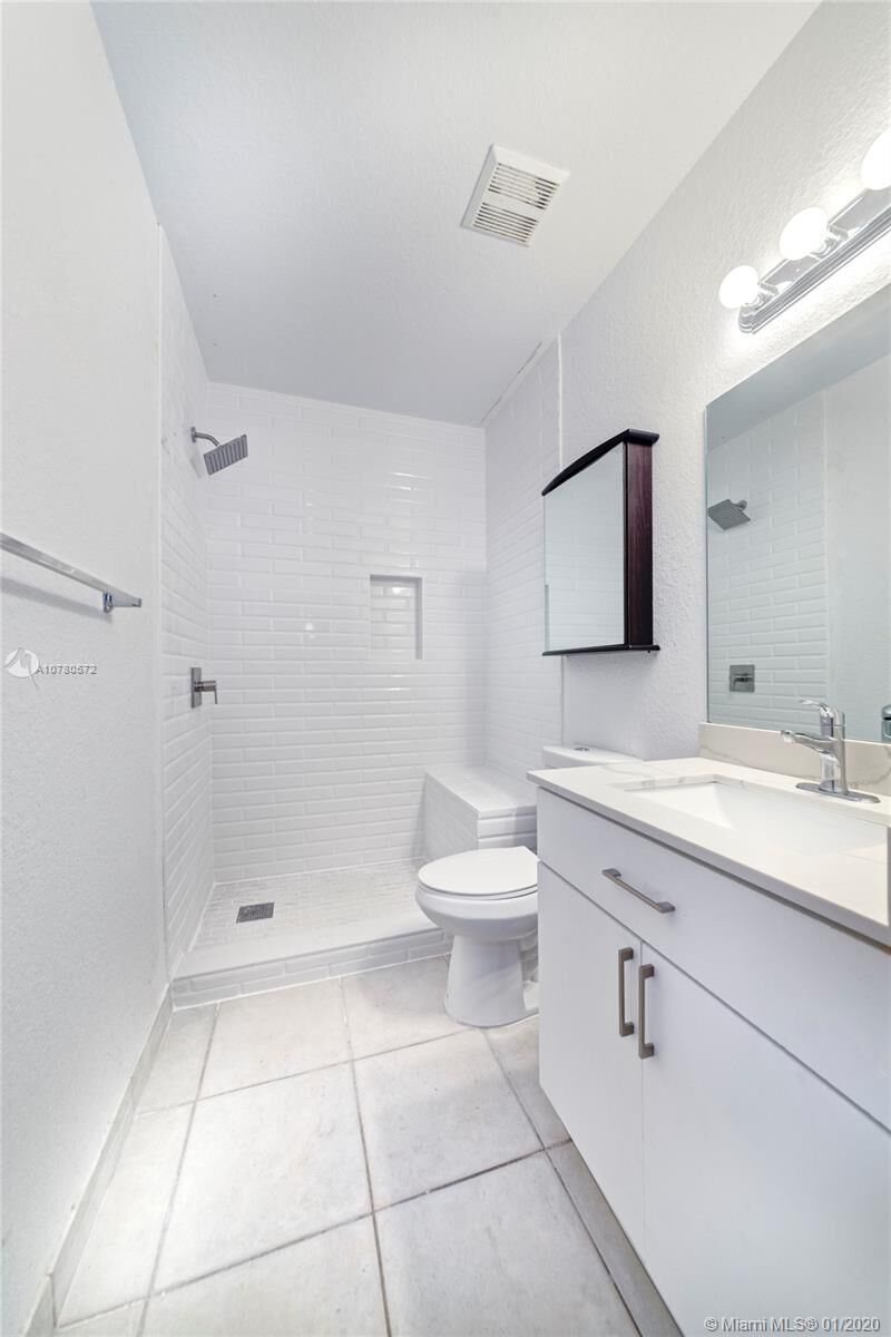 Property Photo: 4902 Washington St 127 FL 33021