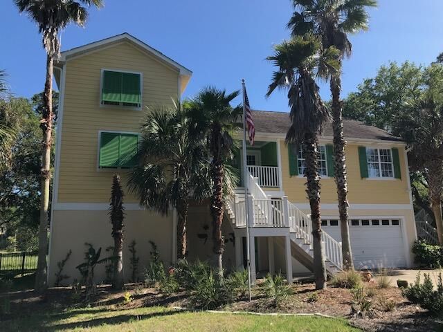 Property Photo: 405 W Hudson Avenue SC 29439