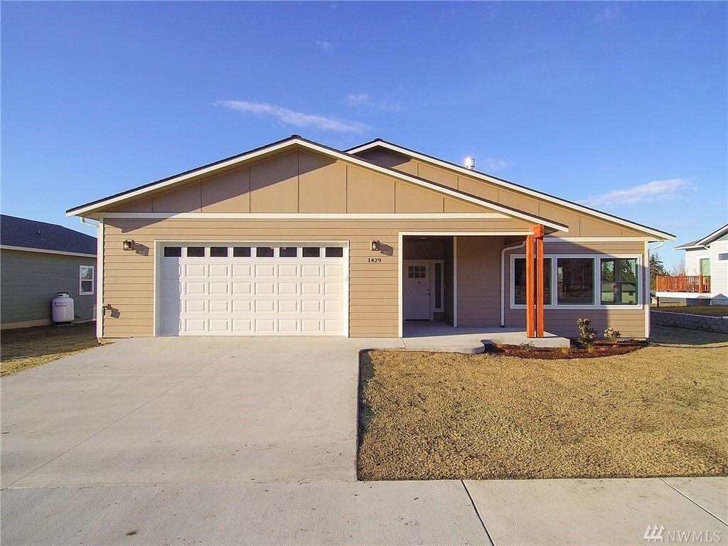 Property Photo:  1429 Rook Dr  WA 98362 