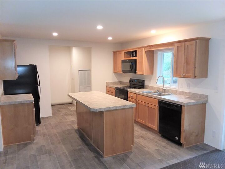 Property Photo: 4082 Eagle Ridge Drive WA 98282