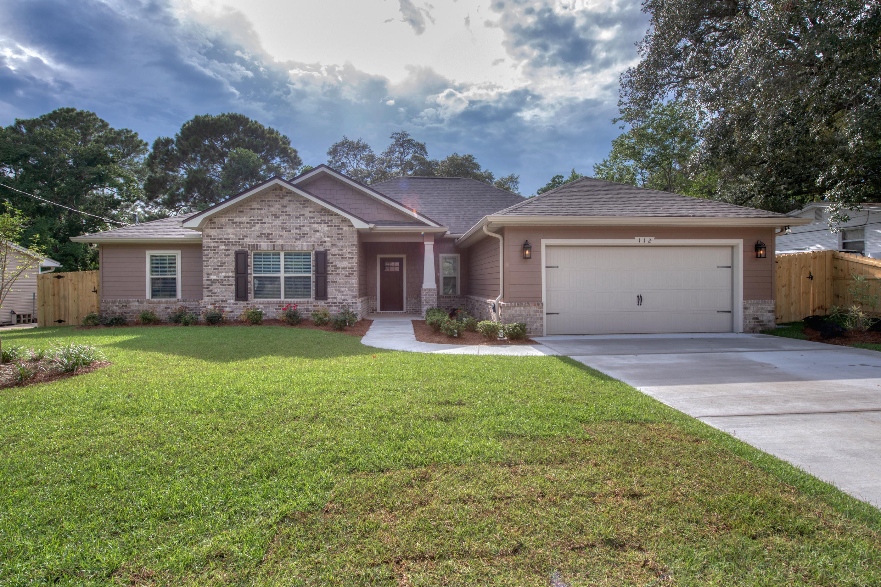 Property Photo: 328 Lincoln Avenue FL 32580