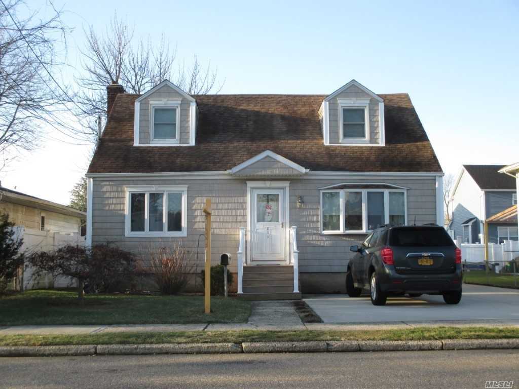 217 N Delaware Avenue  Lindenhurst NY 11757 photo