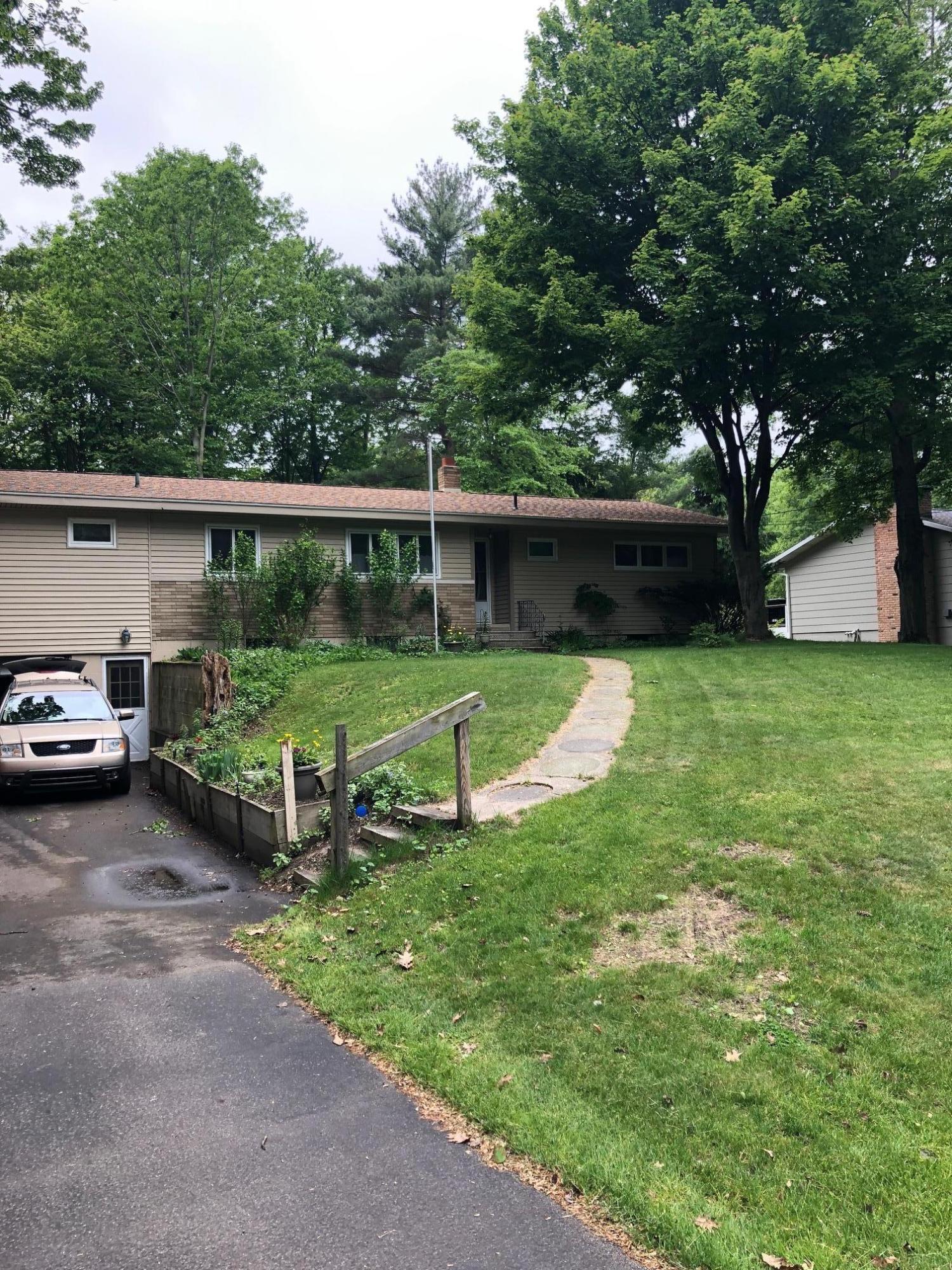 Property Photo: 14721 Pepperidge Avenue MI 49417