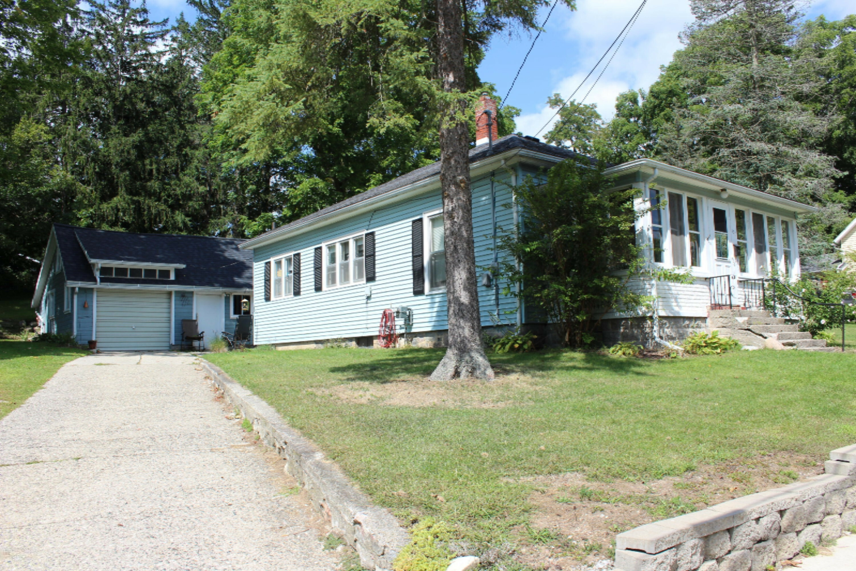 Property Photo:  627 Cyrus Street  MI 48846 