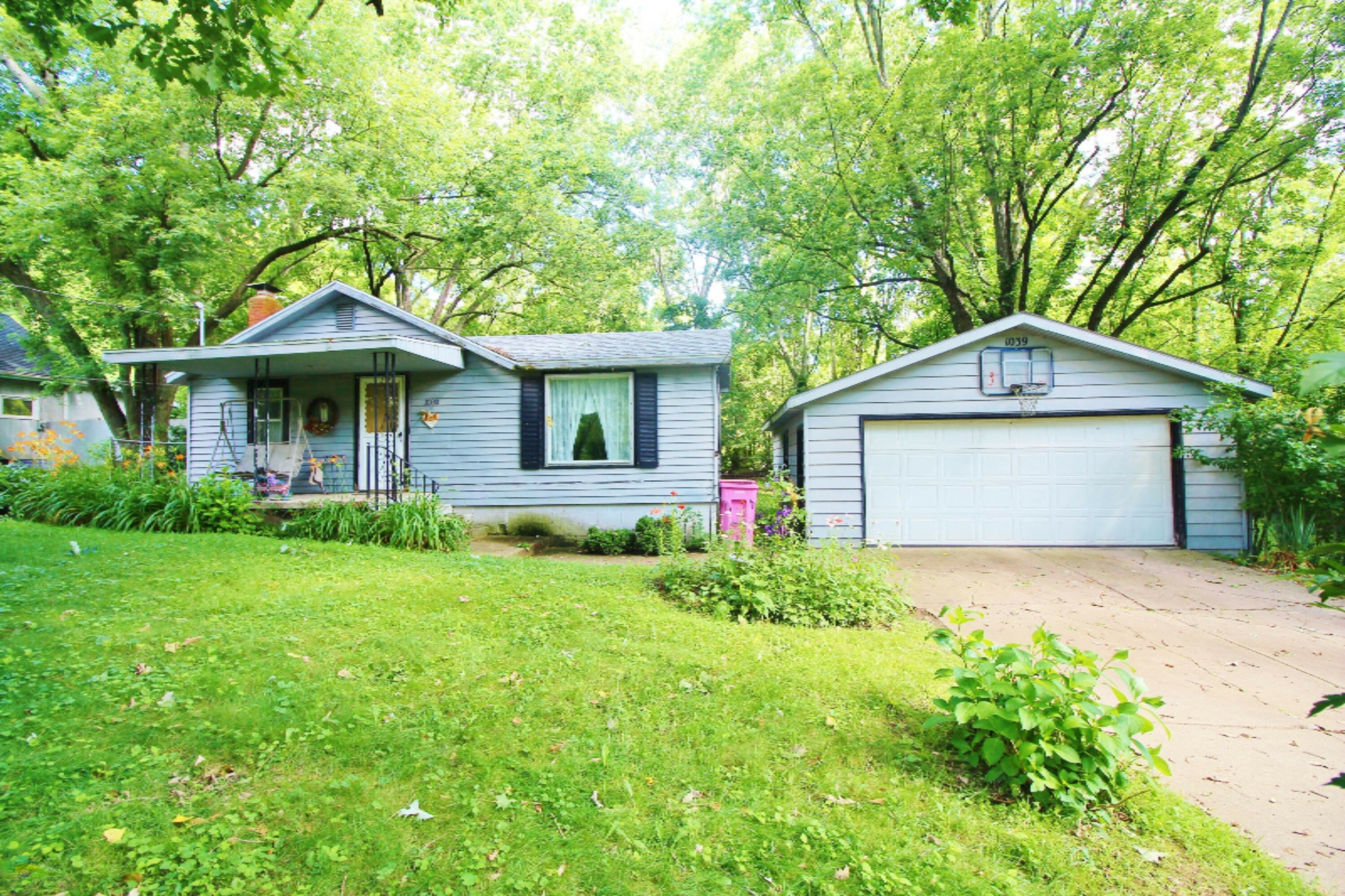 Property Photo:  1039 Pine Street  MI 49120 