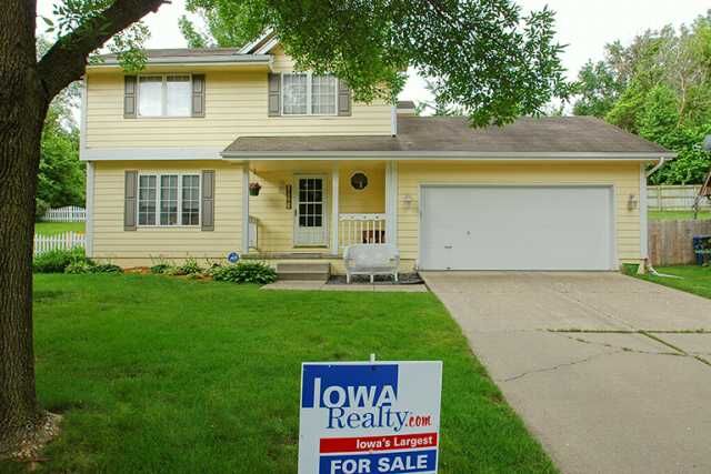 Property Photo:  2333 E Caulder Court  IA 50320 