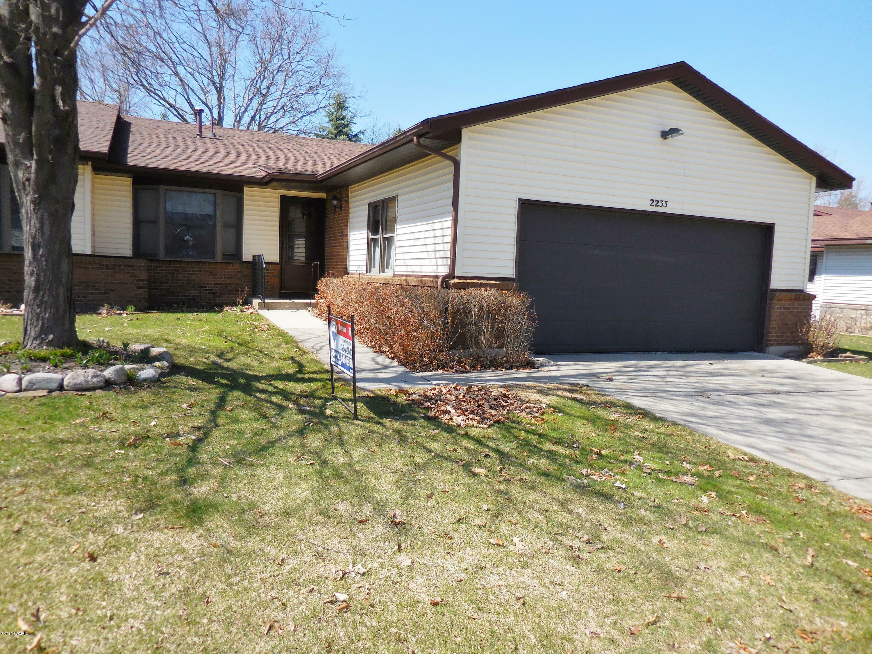 Property Photo:  2233 Mapleton NE  MI 49505 