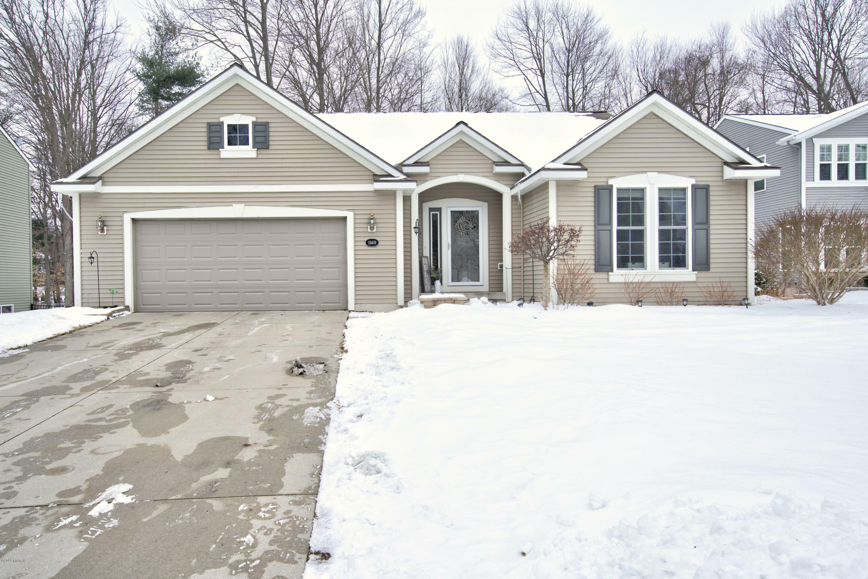 Property Photo:  13401 Red Leaf Court  MI 49448 