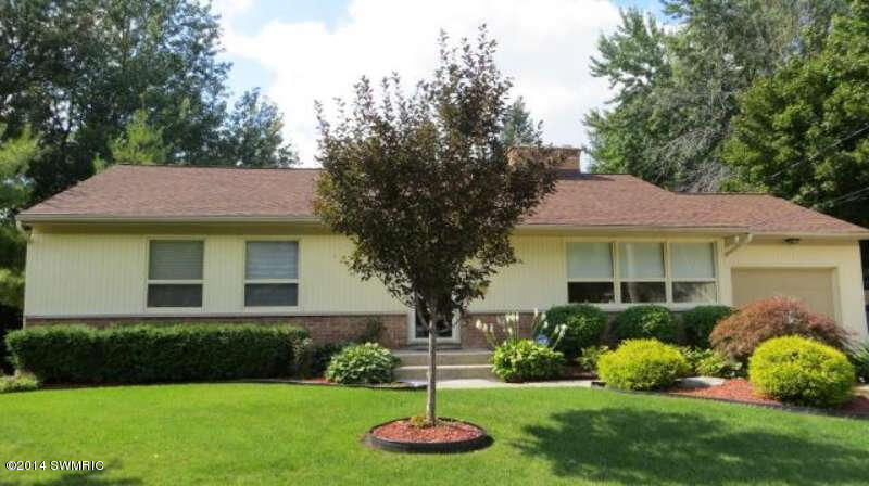Property Photo:  1638 Rose Parkway SE  MI 49506 