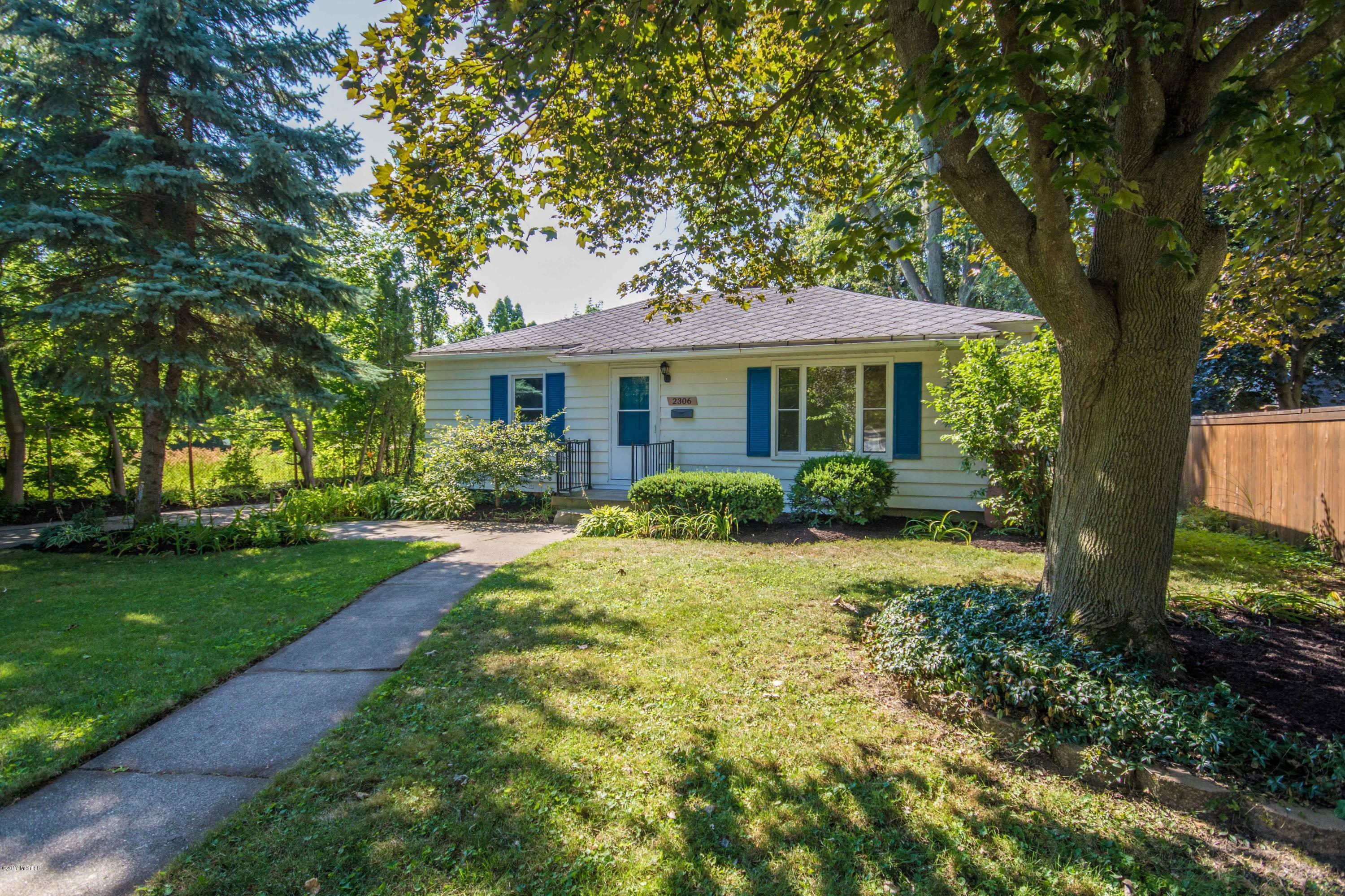 Property Photo: 2306 Burchard Street SE MI 49506
