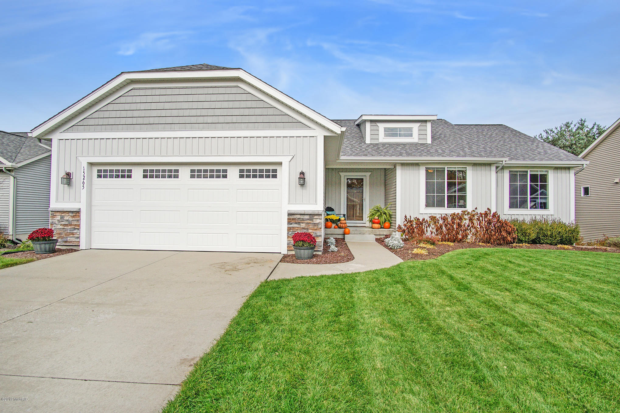 Property Photo: 15265 Canterbury Lane MI 49417