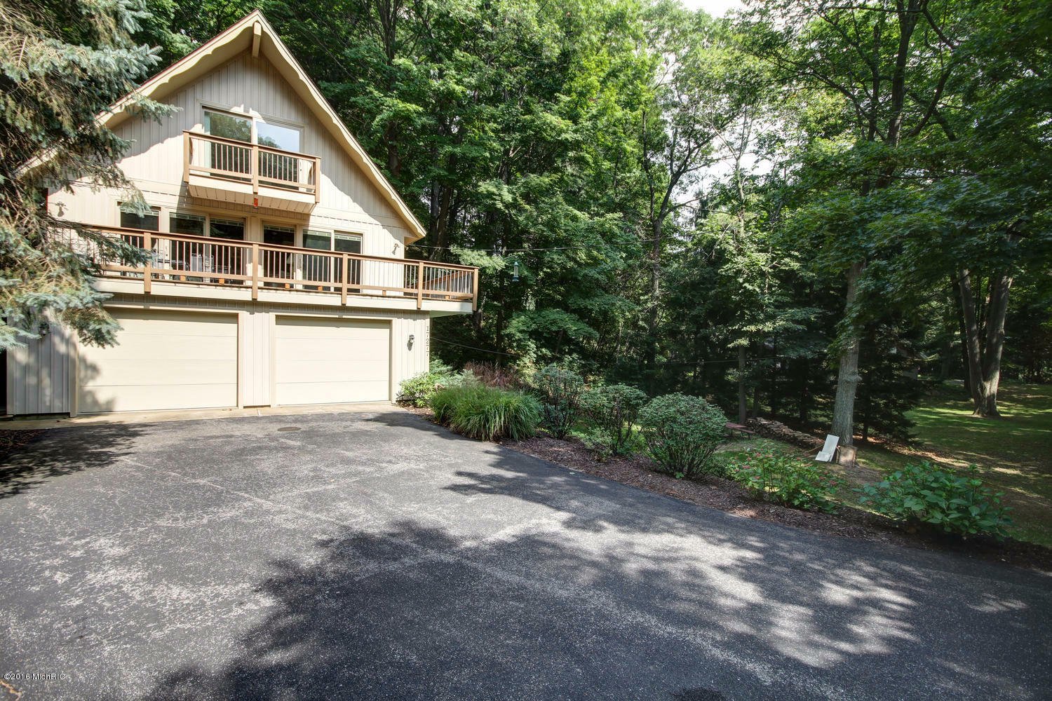 Property Photo:  17277 Wood Drift Drive  MI 49460 