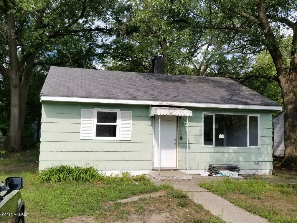 Property Photo:  2139 Valley Street  MI 49440 