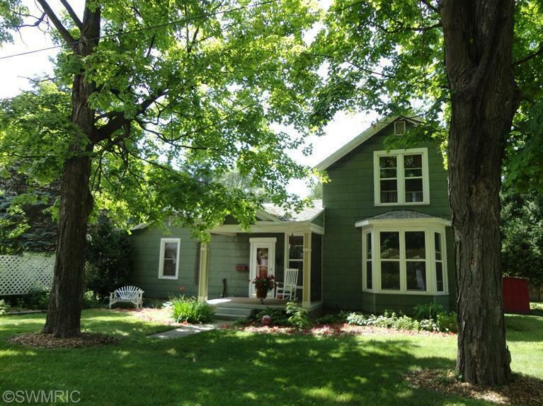 Property Photo:  103 W Lincoln Street  MI 49461 