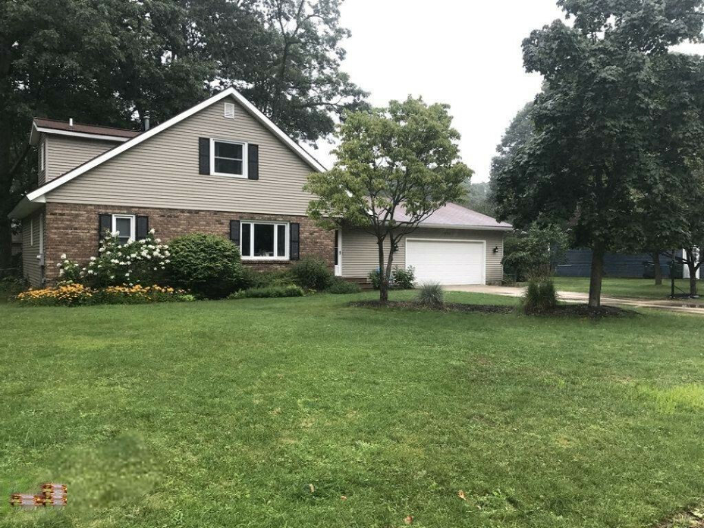 Property Photo: 1114 Cavalier Drive MI 49445