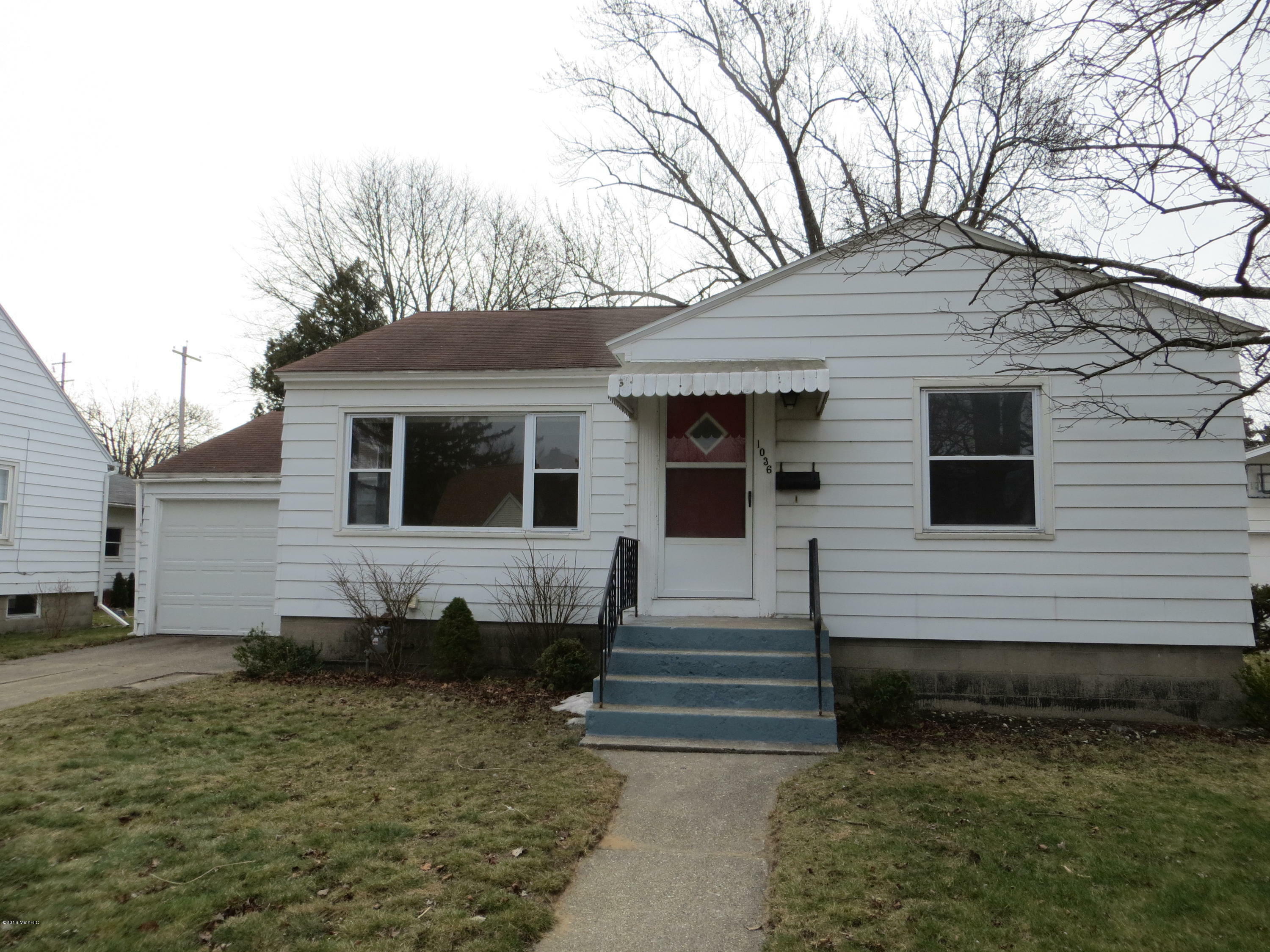 Property Photo:  1036 Waverly Street  MI 49417 