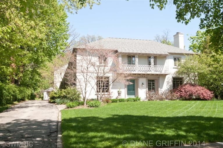 Property Photo:  700 Cambridge Boulevard SE  MI 49506 