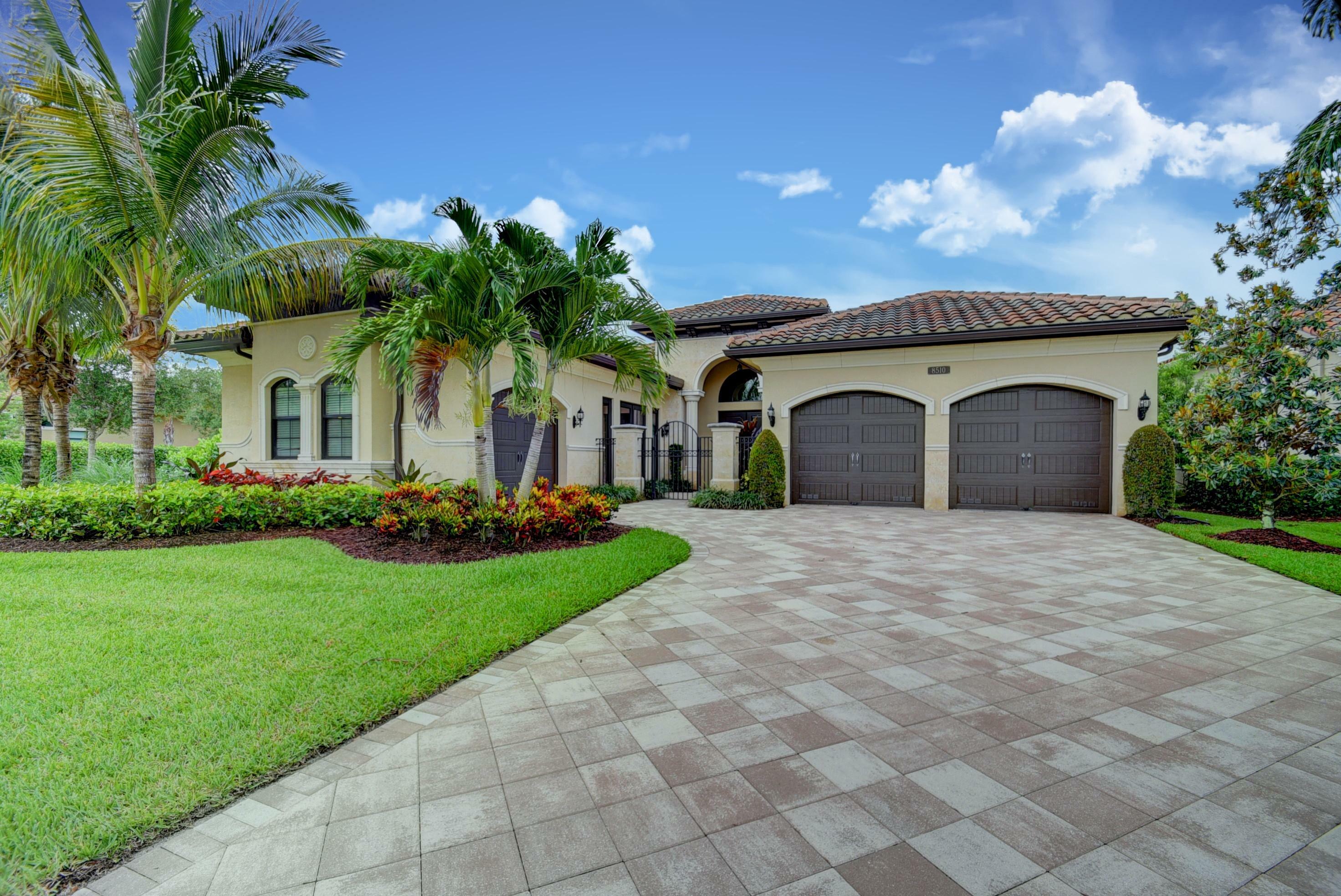 Property Photo:  8510 Hawks Gully Avenue  FL 33446 