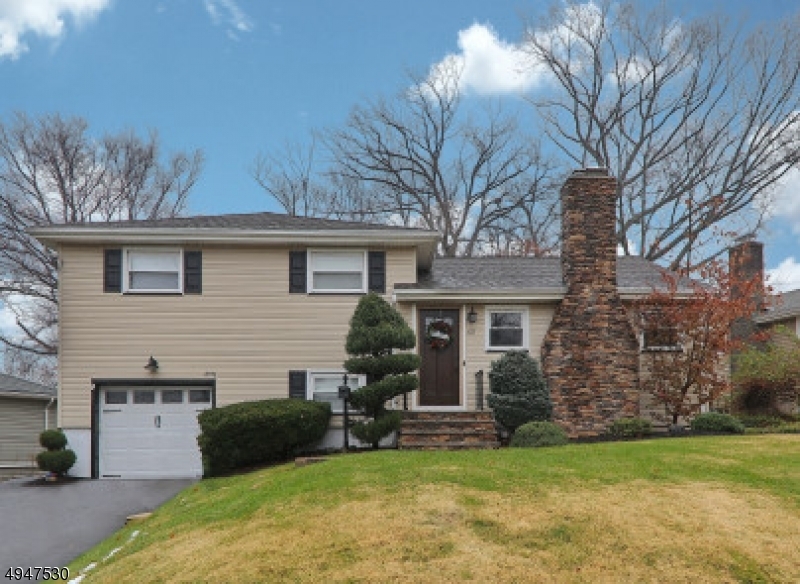 Property Photo: 60 Arlene Ct NJ 07023