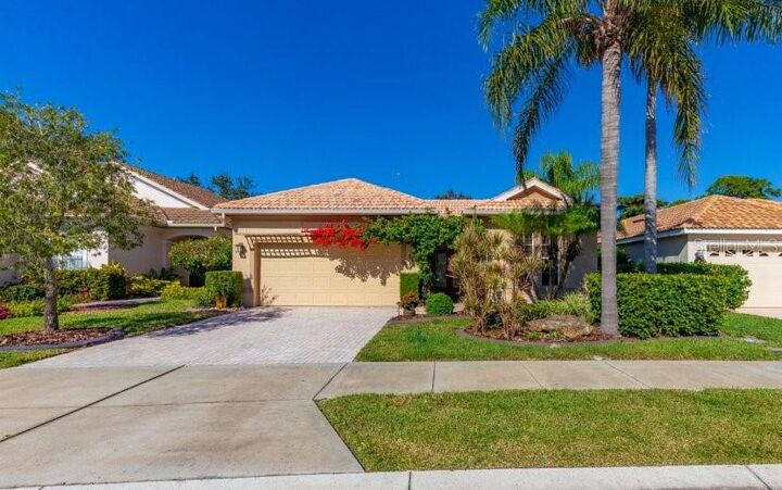 Property Photo:  109 Amora Avenue  FL 34285 