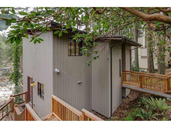 725 E 44th Ave  Eugene OR 97405 photo