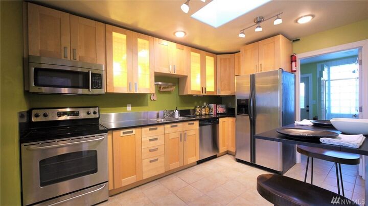 Property Photo:  1206 S 11th 10  WA 98405 