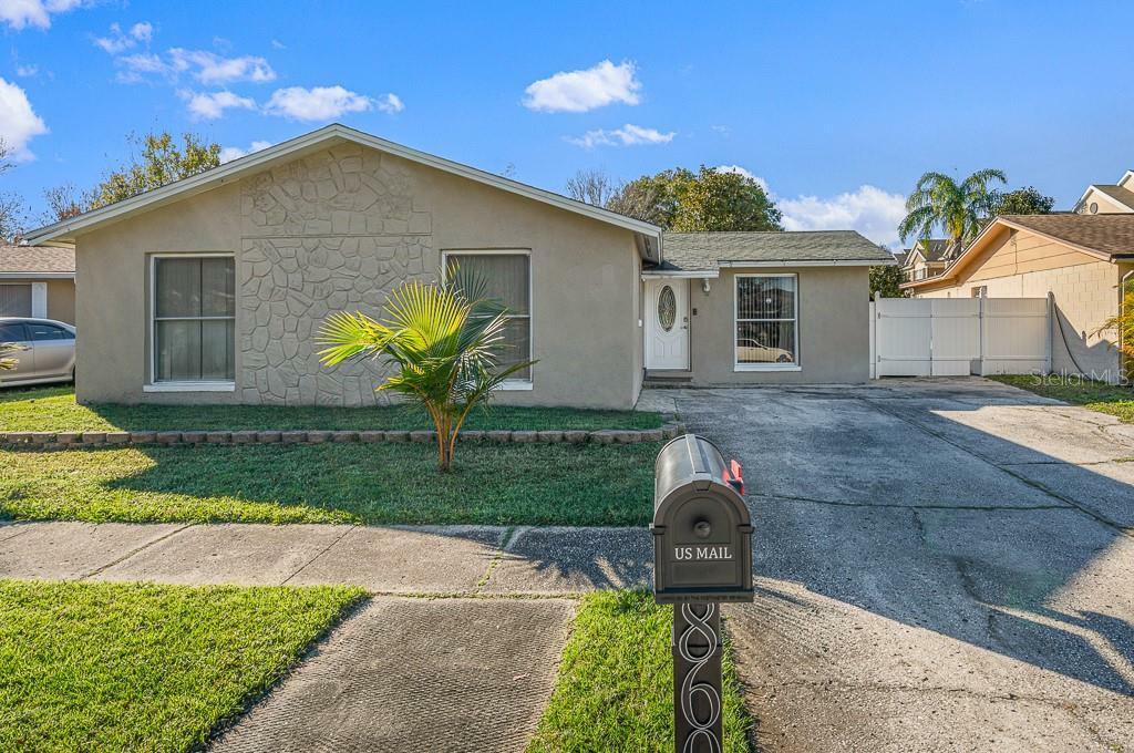 Property Photo:  8608 Leeward Drive  FL 33634 