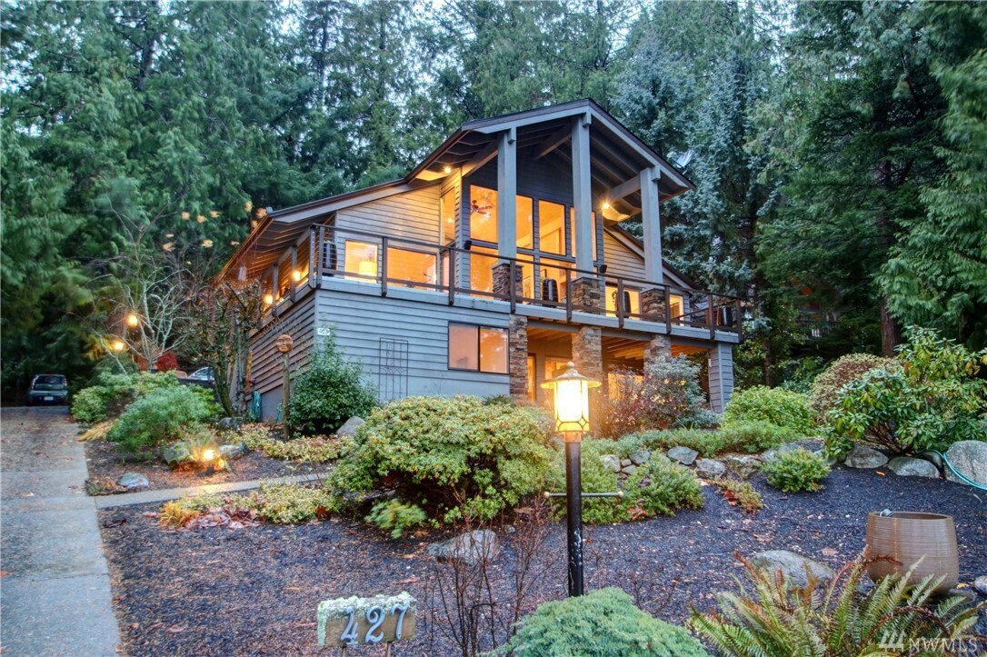 Property Photo:  427 Umatilla Dr  WA 98257 