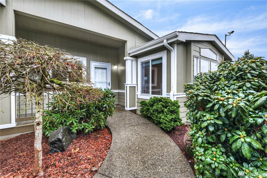 Property Photo:  21609 SE 273rd Place 151  WA 98038 