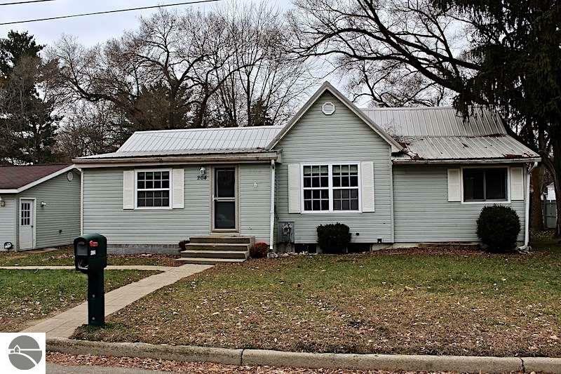 Property Photo:  204 S Leaton Street  MI 48858 