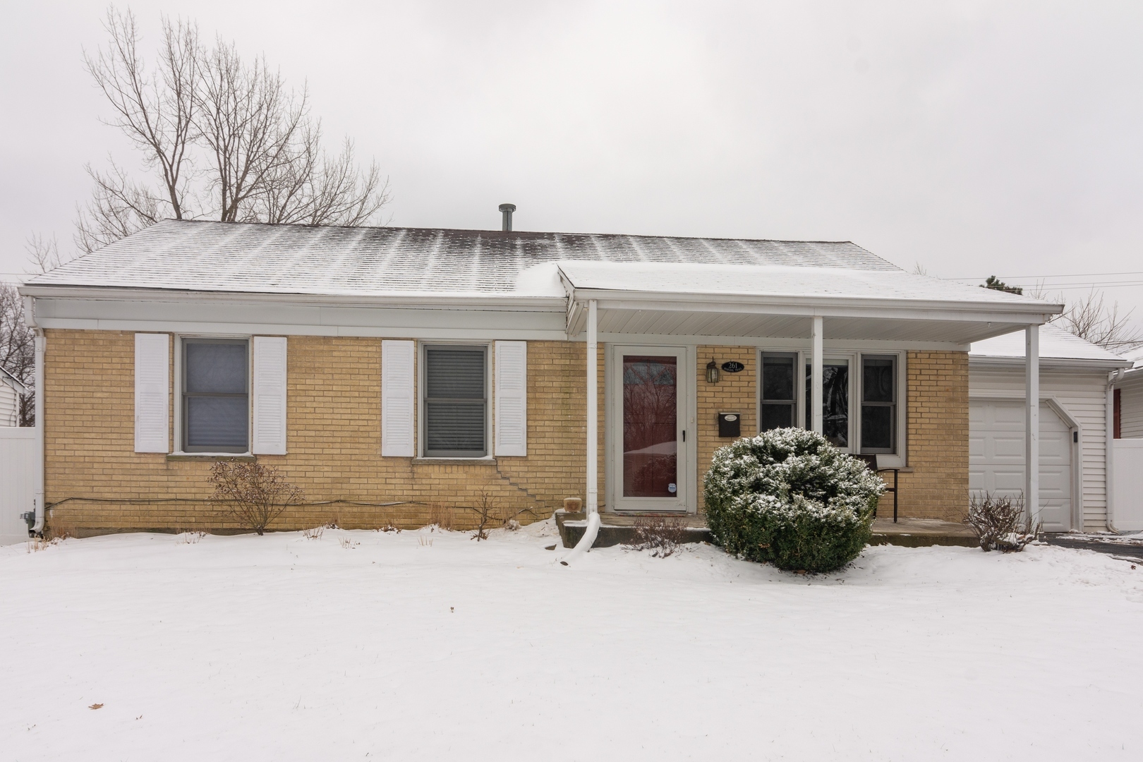 Property Photo:  261 Mohawk Trail  IL 60089 