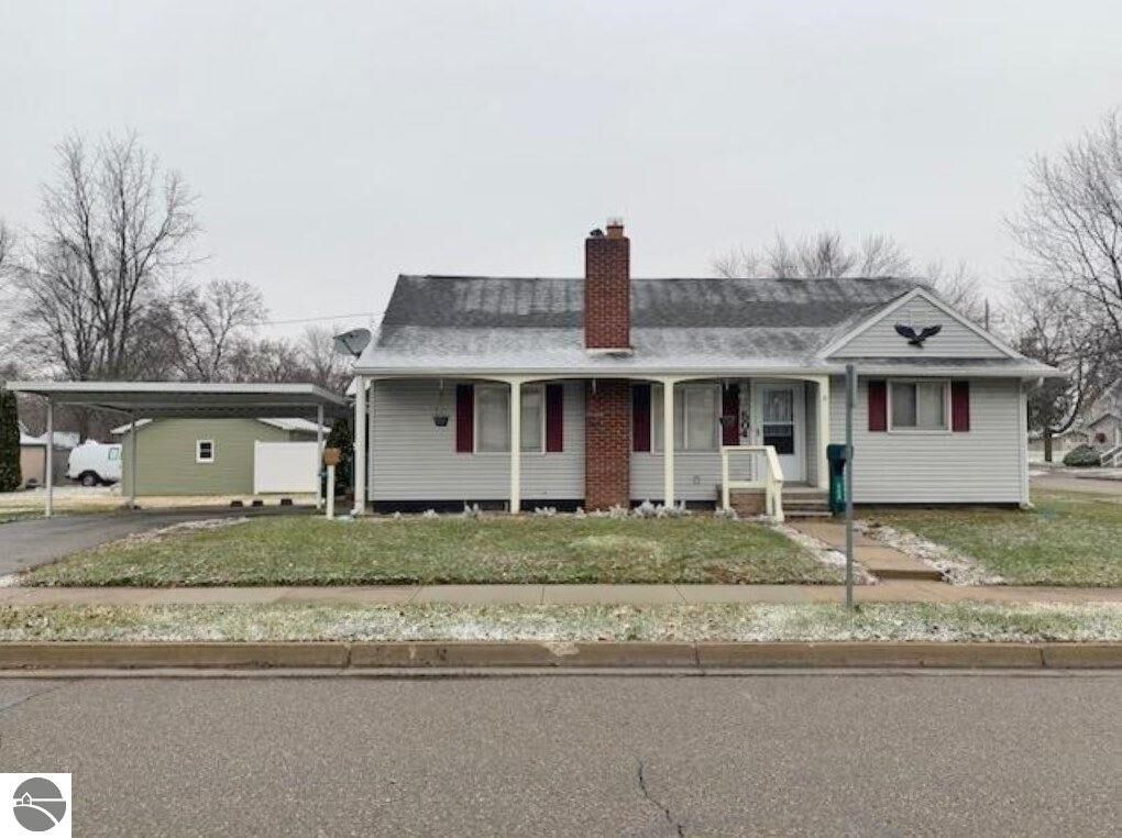 Property Photo:  504 Iowa Street  MI 48801 