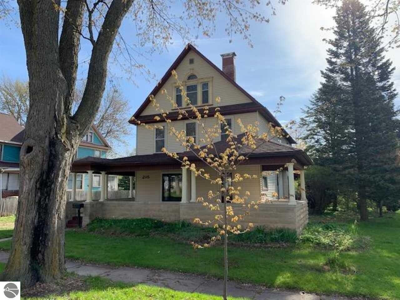 Property Photo:  215 S Jeffery Street  MI 48847 