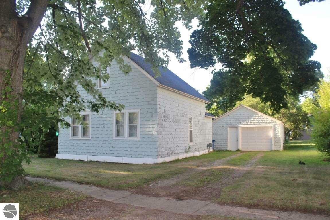 307 W Cottage Avenue  Shepherd MI 48883 photo