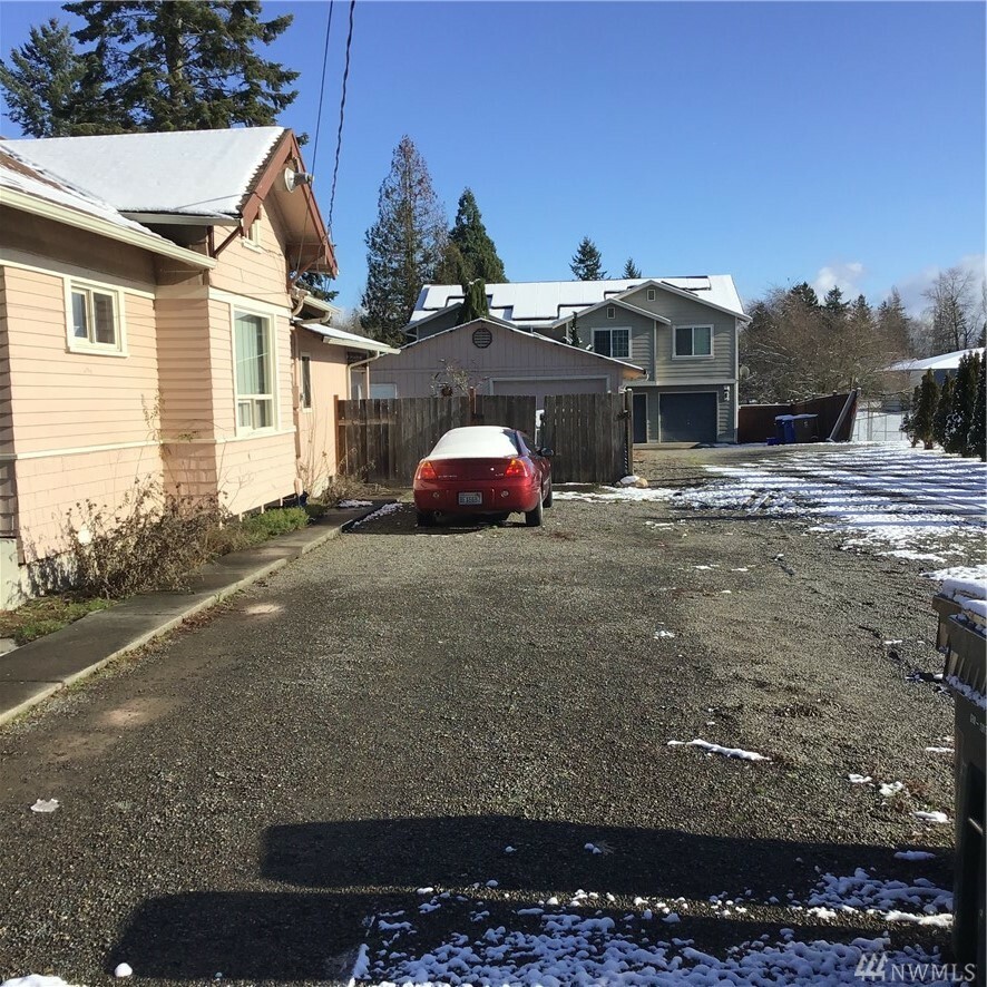 Property Photo:  8447 A St  WA 98444 